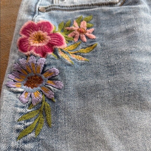 Driftwood Embroidered High Rise Denim Shorts - Picture 4 of 14